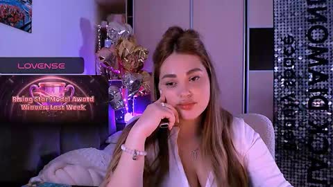 libra_mia online show from November 24, 2025, 4:40 pm