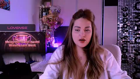 libra_mia online show from November 26, 2025, 6:31 pm