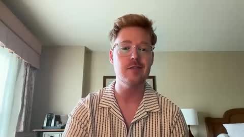 Librason2020 online show from May 27, 2026, 9:45 pm