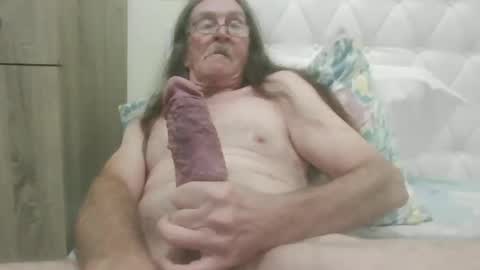 Snapshot of lickittostickit chatting on January 3, 2025, 4:44 am lickittostickit online show from January 3, 2025, 4:44 am