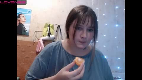 light_lunaa online show from December 13, 2024, 11:23 am