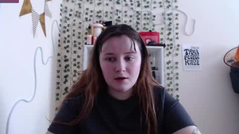 light_lunaa online show from January 28, 2025, 9:19 am