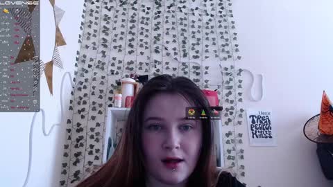 light_lunaa online show from February 6, 2025, 5:25 am