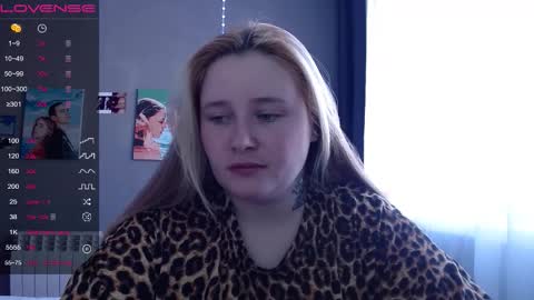 light_lunaa online show from November 16, 2025, 7:14 am