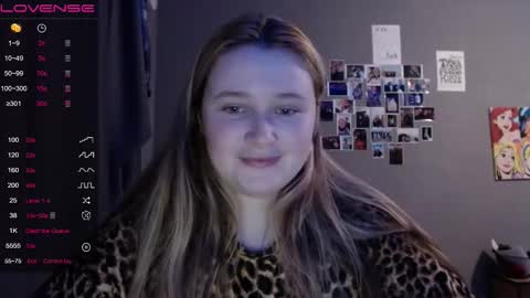 light_lunaa online show from November 22, 2025, 3:22 pm