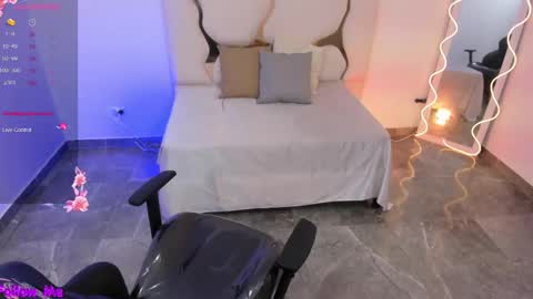 LIAH  online show from February 10, 2025, 1:57 am