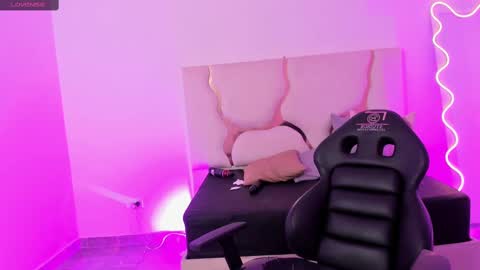 LIAH  online show from March 1, 2025, 1:43 am