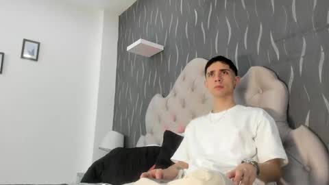 L I I A M online show from February 11, 2025, 4:33 am