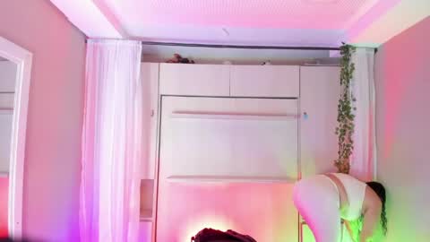         online show from April 15, 2026, 11:39 am