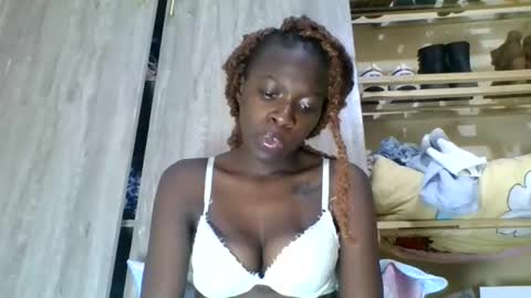 Snapshot of lil6041 chatting on October 27, 2025, 12:09 pm lil6041 online show from October 27, 2025, 12:09 pm