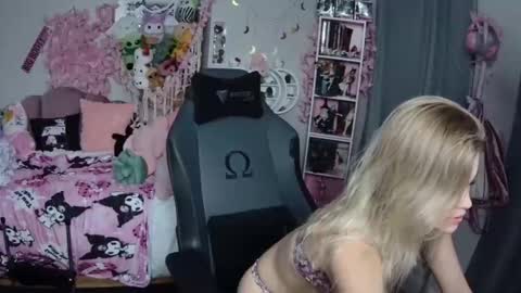 Snapshot of lil__bunny2005 chatting on January 7, 2025, 11:14 pm Lil Bunny online show from January 7, 2025, 11:14 pm