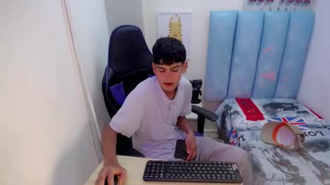 LIAM online show from November 30, 2025, 3:32 am