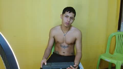 lil_condor_baby online show from December 23, 2025, 6:55 am