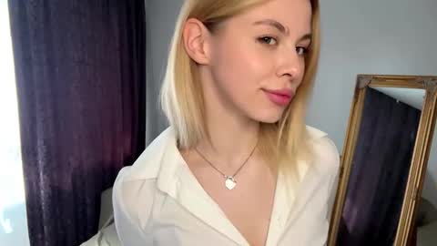 Snapshot of lil_elisa chatting on September 12, 2025, 11:21 am Elisa  online show from September 12, 2025, 11:21 am