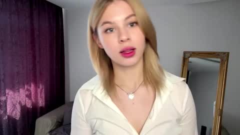 Snapshot of lil_elisa chatting on September 17, 2025, 10:06 am Elisa  online show from September 17, 2025, 10:06 am