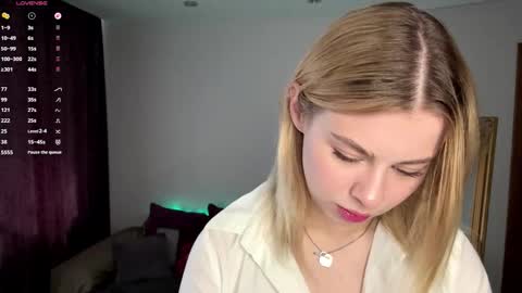 Snapshot of lil_elisa chatting on September 19, 2025, 11:00 am Elisa  online show from September 19, 2025, 11:00 am