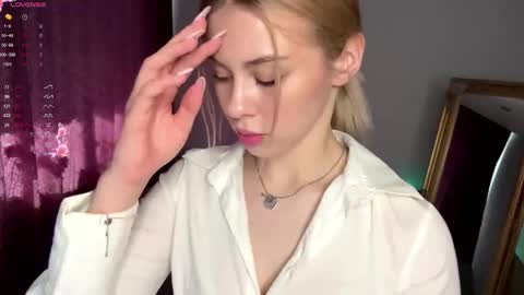 Snapshot of lil_elisa chatting on September 24, 2025, 11:02 am Elisa  online show from September 24, 2025, 11:02 am