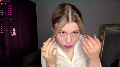 Snapshot of lil_elisa chatting on September 25, 2025, 10:41 am Elisa  online show from September 25, 2025, 10:41 am