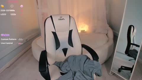 Snapshot of lil_stephanie chatting on October 24, 2025, 1:29 pm  YOUR LIL STEPHANIE  online show from October 24, 2025, 1:29 pm