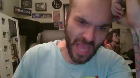 Snapshot of lil_tea_break_6996 chatting on February 16, 2025, 10:43 pm t online show from February 16, 2025, 10:43 pm