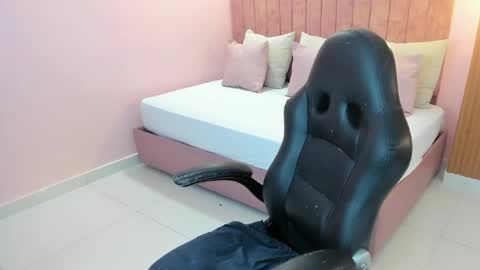Snapshot of lila_sky_ chatting on June 3, 2026, 11:57 am Lila online show from June 3, 2026, 11:57 am