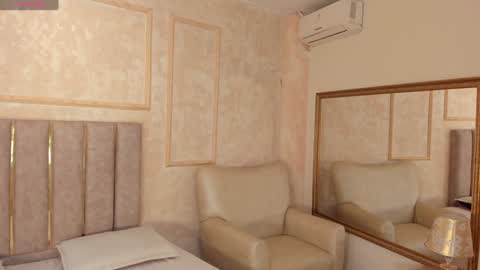 lila bailey  online show from February 6, 2025, 8:34 pm