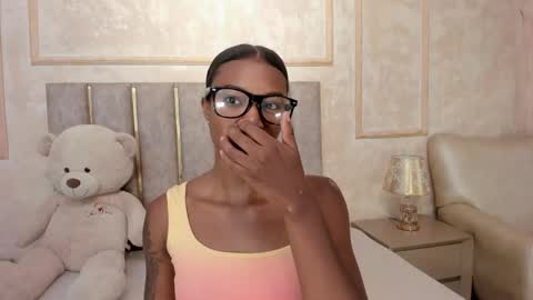 lila bailey  online show from November 11, 2025, 7:36 pm