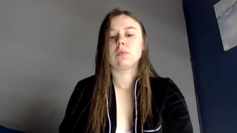 Snapshot of lilae37yis chatting on October 7, 2025, 5:37 am Lily online show from October 7, 2025, 5:37 am
