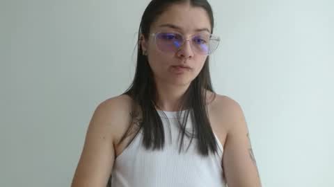 Snapshot of lilcoralinne_0 chatting on April 3, 2026, 3:32 pm Valeri Villalobos IG villa lobosvaleri online show from April 3, 2026, 3:32 pm