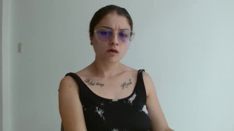 Snapshot of lilcoralinne_0 chatting on April 6, 2026, 3:24 pm Valeri Villalobos IG villa lobosvaleri online show from April 6, 2026, 3:24 pm