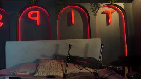 Lili  online show from February 4, 2026, 1:50 pm