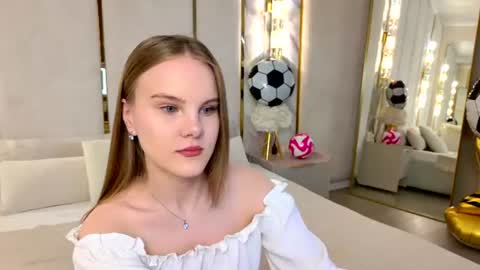 lili_lohan online show from July 1, 2026, 5:09 am