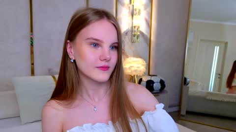 lili_lohan online show from July 14, 2026, 6:07 am
