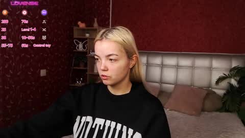 Lilie online show from February 8, 2025, 2:27 pm