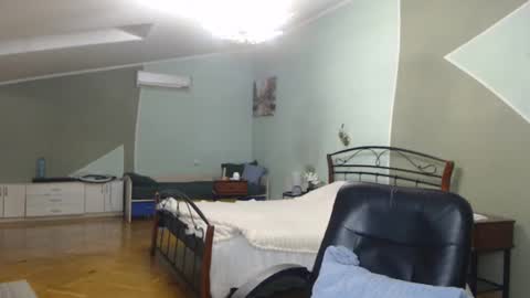 Lilie online show from March 8, 2025, 8:25 pm