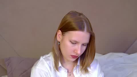 LiliLinn online show from April 11, 2026, 7:45 am