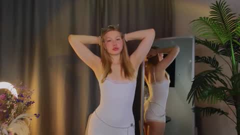 Snapshot of lililok101 chatting on October 13, 2025, 2:11 am lililok101 online show from October 13, 2025, 2:11 am