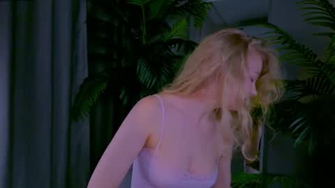 lililok101 online show from March 18, 2026, 3:20 am