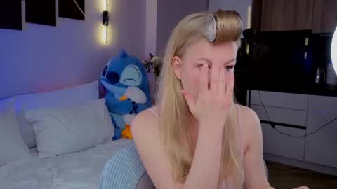 lililok101 online show from April 10, 2026, 2:28 am