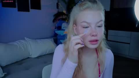 Snapshot of lililok101 chatting on June 11, 2026, 2:33 am lililok101 online show from June 11, 2026, 2:33 am