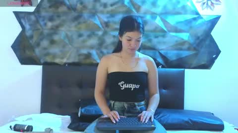 Snapshot of lilimini032 chatting on December 20, 2024, 10:32 pm lilimini online show from December 20, 2024, 10:32 pm