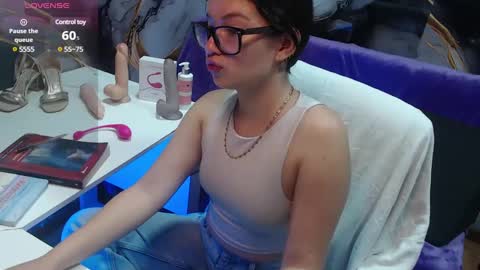 Snapshot of lilimini032 chatting on March 8, 2025, 7:20 pm lilimini online show from March 8, 2025, 7:20 pm