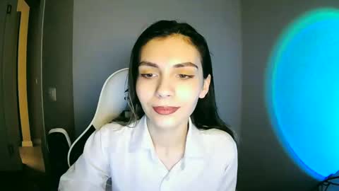 lilirose online show from December 22, 2024, 2:38 pm