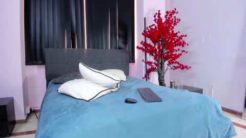 Snapshot of lilith_and_marcusblain chatting on January 23, 2025, 10:33 pm Lili Marcus online show from January 23, 2025, 10:33 pm