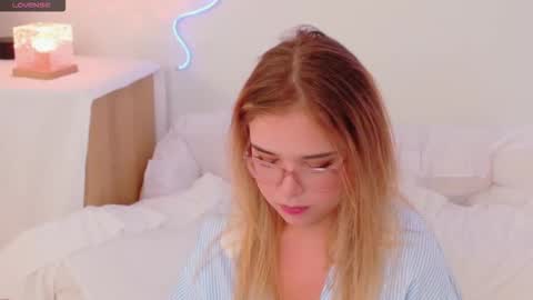 Lilith Bonheur online show from December 2, 2025, 12:49 am