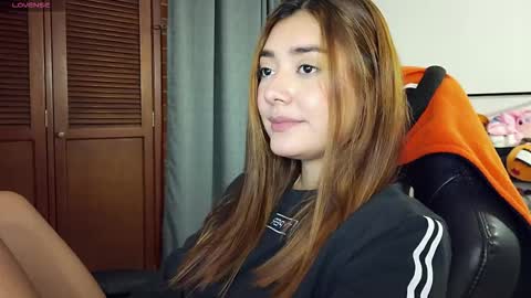 Snapshot of lilith_cruzz chatting on October 23, 2025, 5:07 am Lilith online show from October 23, 2025, 5:07 am