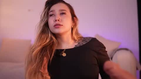 Lilith Gray online show from December 17, 2025, 4:18 am