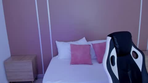 L I L I  online show from February 13, 2026, 7:21 pm