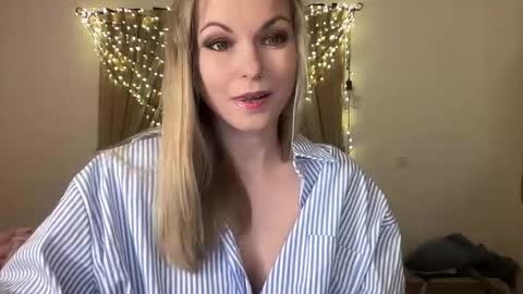 lilithnewdawn online show from March 3, 2026, 7:20 pm