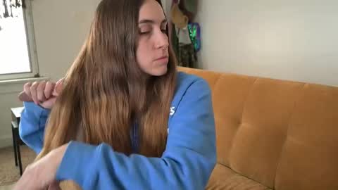 L online show from December 18, 2025, 6:36 pm